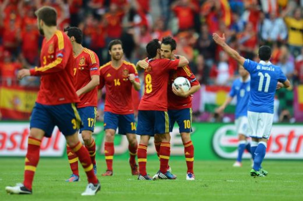 EUROBLOG ZIUA 10 | Ronaldo a repetat faza de la El Clasico dupa gol! Ce scandal XXX e in Anglia din cauza meciului Portugalia - Olanda :)_6