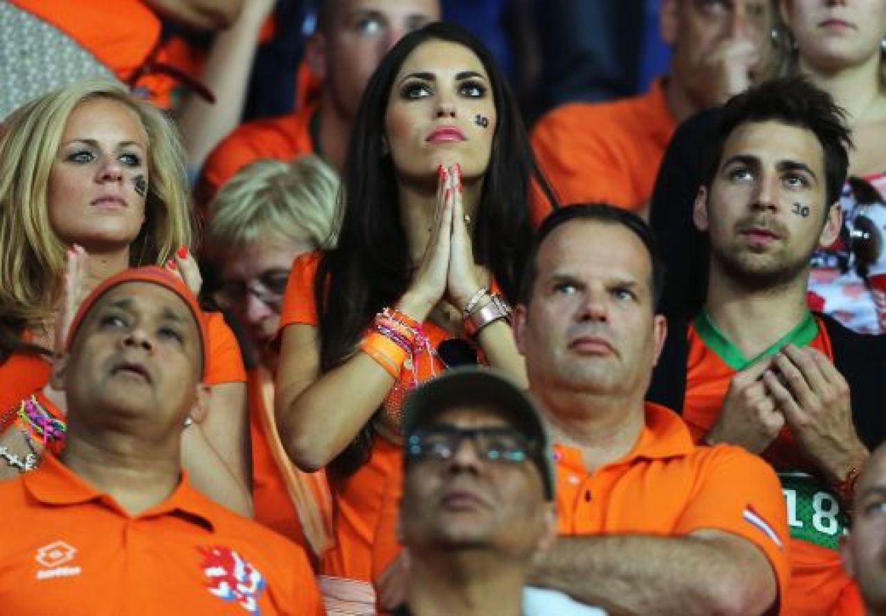 EUROBLOG ZIUA 10 | Ronaldo a repetat faza de la El Clasico dupa gol! Ce scandal XXX e in Anglia din cauza meciului Portugalia - Olanda :)_14