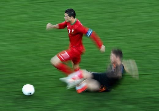 EUROBLOG ZIUA 10 | Ronaldo a repetat faza de la El Clasico dupa gol! Ce scandal XXX e in Anglia din cauza meciului Portugalia - Olanda :)_16
