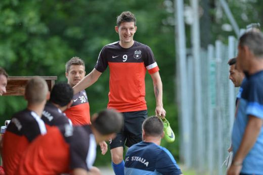 La Steaua e FRATIE: Greseste unul, plateste toata echipa! Cum ii rupe Reghe pe stelisti la antrenamente: