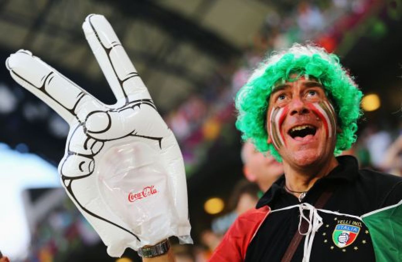 Italia s-a calificat in sferturi la EURO! Italia 2 - 0 Irlanda! Spania si Croatia nu au confirmat blatul! Trapattoni nu a avut ce le face lui Cassano si Balotelli! GOLURILE 3D_3