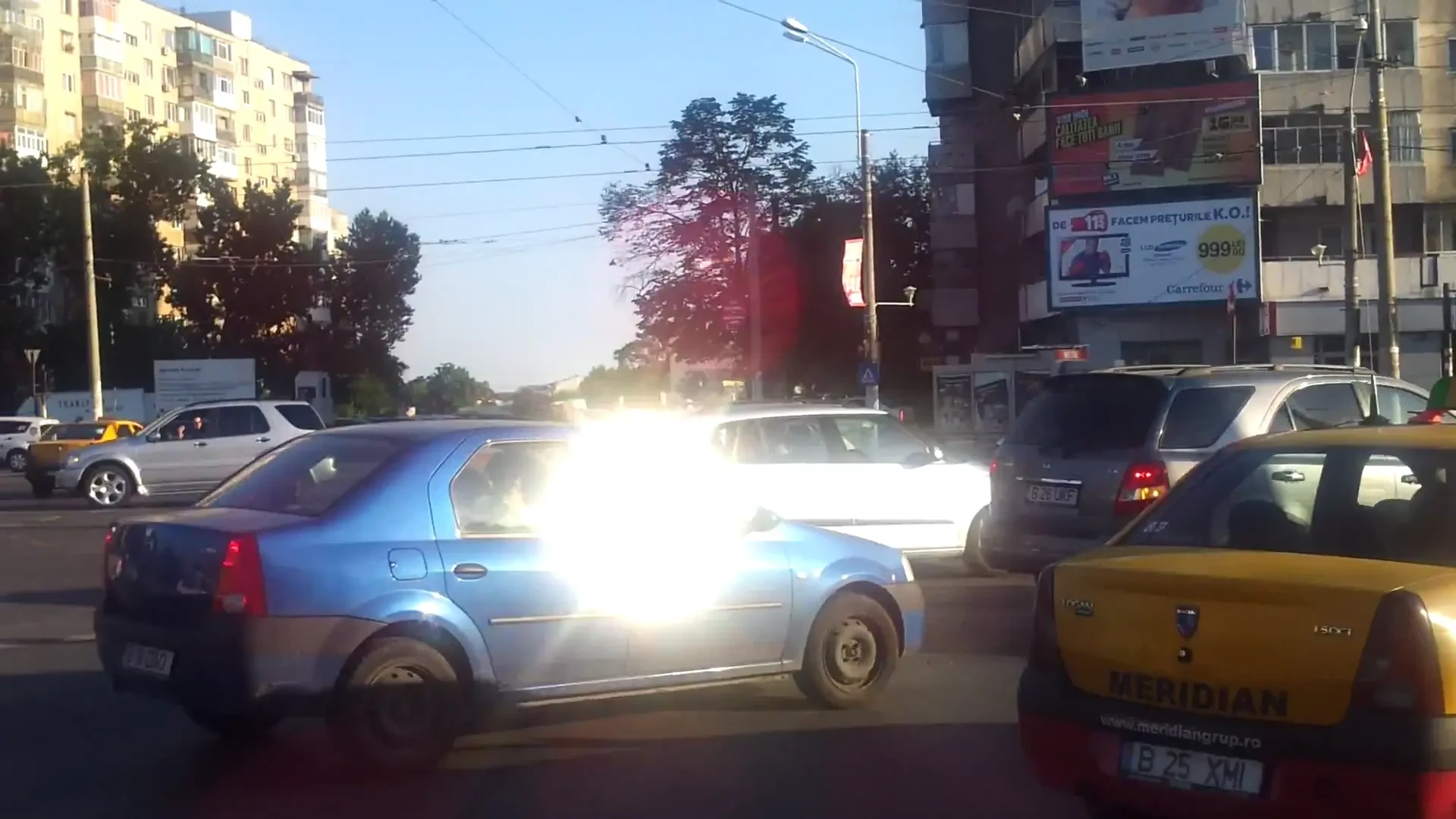 Se intampla in Bucuresti! Un Lamborghini a ramas fara benzina intr-o intersectie aglomerata! VIDEO EPIC