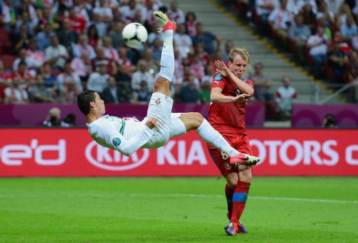 ONE MAN SHOW! Portugalia e in semifinale la Euro 2012 dupa un meci FABULOS al lui Cristiano Ronaldo! Portugalia 1-0 Cehia! Vezi toate fazele:_5