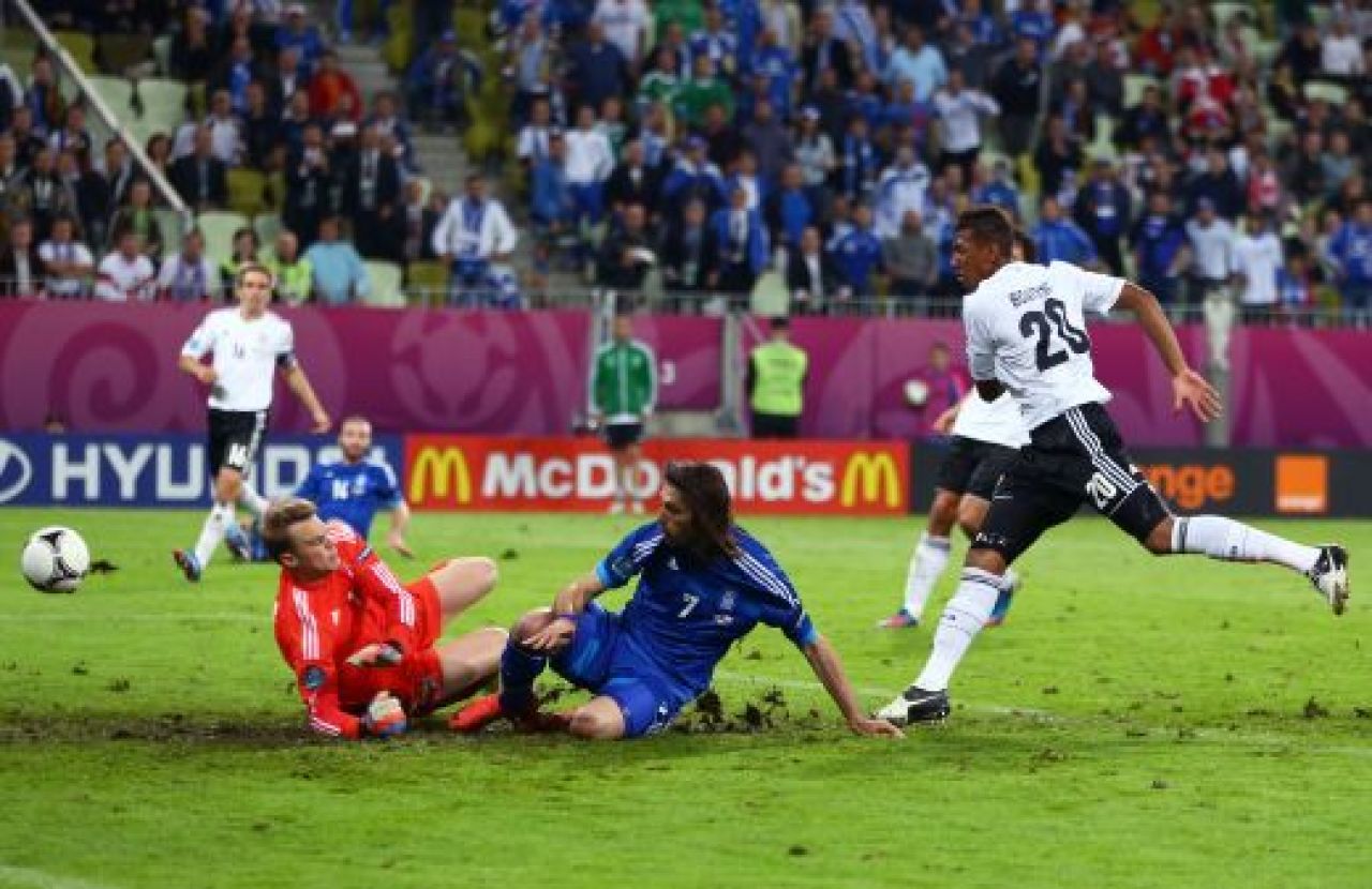 Germania joaca in semifinale cu Anglia/Italia! Khedira si Lahm au dat EUROGOLURI! Germania 4-2 Grecia! Nemtii vor al 4-lea titlu european!_7