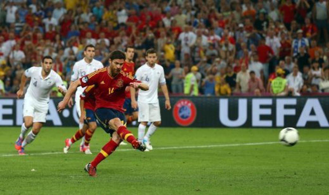 Spania joaca cu Portugalia in semifinale: Spania 2-0 Franta! Tiki-taka s-a transformat intr-o partida de SAH! Xabi Alonso, dubla la meciul 100!_6