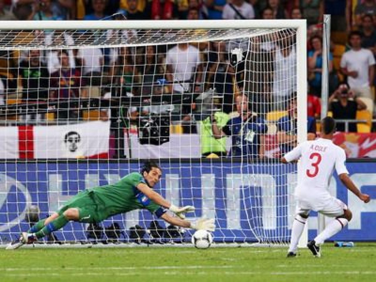 Mamma mia ce meci! Anglia 2-4 Italia dupa lovituri de la 11m! PENALTY KING Pirlo i-a dat scarita lui Hart! Vezi toate fazele aici:_4