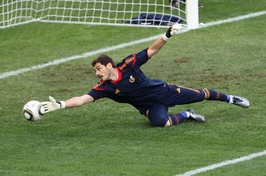 Pe asta ai vazut-o? Ronaldo are ZERO sanse la 11 metri cu Spania! Vezi aici reflexele uimitoare ale lui Casillas! VIDEO