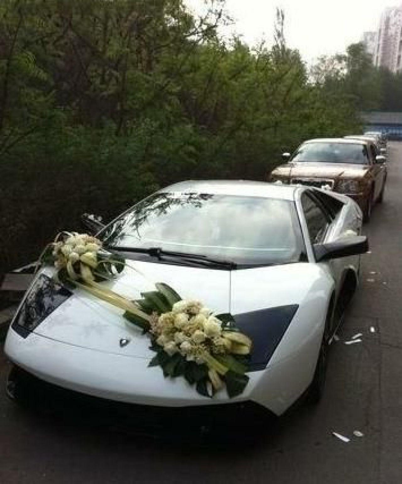 FOTO INCREDIBIL! Ultima MIZERIE made in China! Si-au batut joc de o capodopera de 500.000 de euro! Ce masina crezi ca au clonat acum?_4