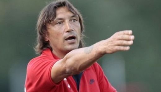 Bonetti poate aduce al doilea trofeu pentru Dinamo in ultimii 5 ani! Dar de meciul cu Barcelona? Simplu: Il doare in palarie :)