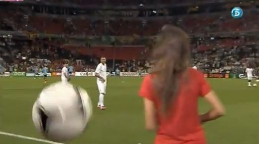 Ceee TARAN! Un fotbalist francez s-a dat IN DIRECT la Sara Carbonero! Casillas a TURBAT cand a vazut faza asta! VIDEO SENZATIONAL