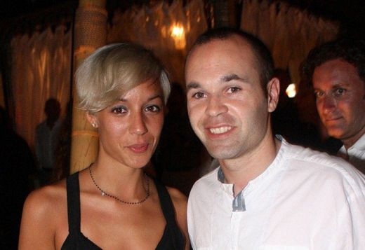 Iniesta n-are voie sa VORBEASCA la EURO! Messi a ajuns deja in Barcelona si moare de ras: O saptamana mai ai si te caut SUB PAPUC :)