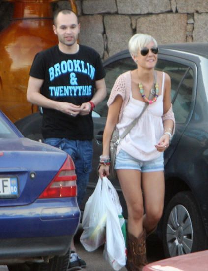 Iniesta n-are voie sa VORBEASCA la EURO! Messi a ajuns deja in Barcelona si moare de ras: O saptamana mai ai si te caut SUB PAPUC :)_2