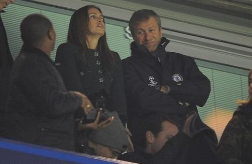 Baaa, esti NEBUN? Cum sa faci asa ceva!? Omul care a aruncat 15 milioane de la Abramovici ca sa fie ZEU in Anglia! Gest INCREDIBIL in Premier League