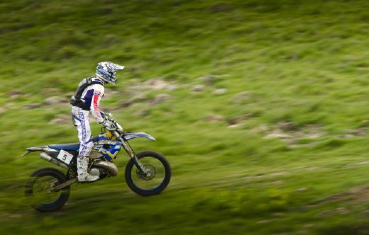 Americanii sunt DISPERATI sa-l vada dupa ce a facut MAGIE in Romania! El e ZEUL care a castigat cel mai tare raliu enduro din lume!_1