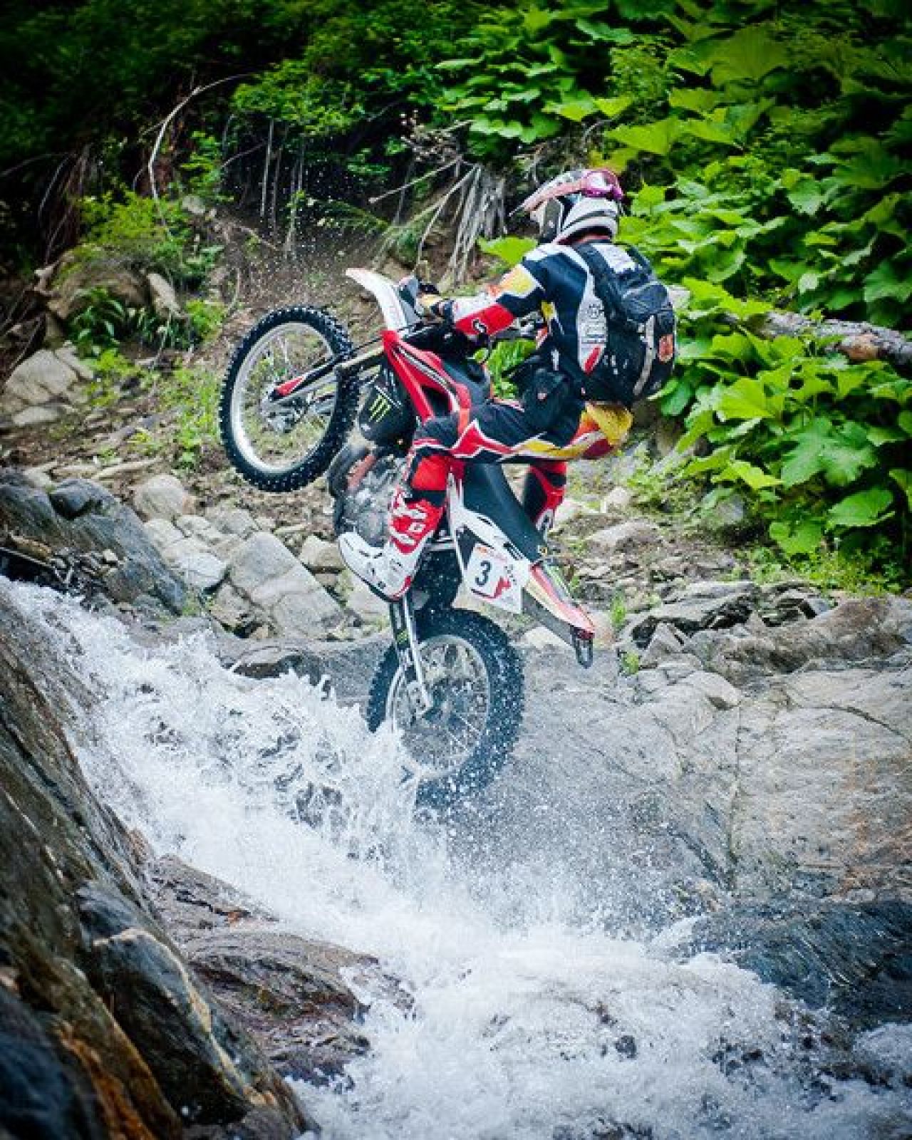 Americanii sunt DISPERATI sa-l vada dupa ce a facut MAGIE in Romania! El e ZEUL care a castigat cel mai tare raliu enduro din lume!_3