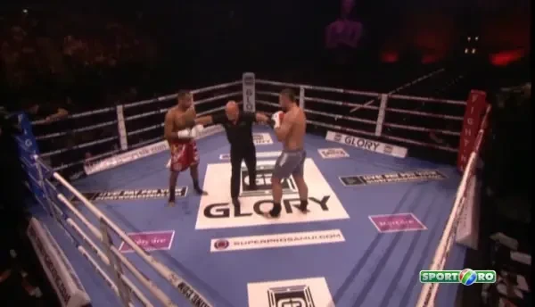 Cel mai tare KO de la gala World Title MAX! I-a STRAMBAT nasul adversarului sau cu un genunchi SENZATIONAL!