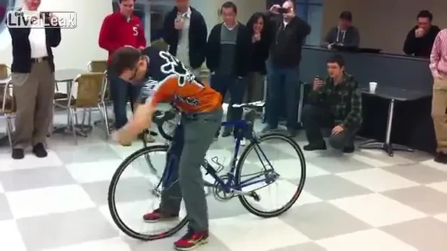 SENZATIONAL! Cel mai rapid biciclist din lume poate face in 47 de secunde ce fac altii intr-o ora!