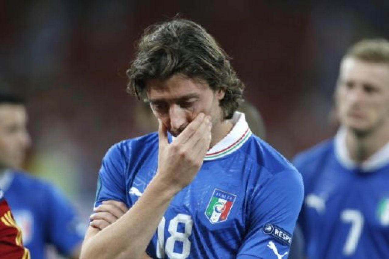 11 imagini cat 11.000 de cuvinte: Cele mai tari momente ale finalei Euro! Printul Felipe il felicita pe Xavi in vestiar FOTO:_8