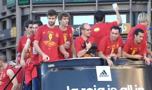 ACUM LIVE VIDEO! Campionii europeni sarbatoresc ACUM in piata Cibeles! Vezi NEBUNIA de la Madrid_6