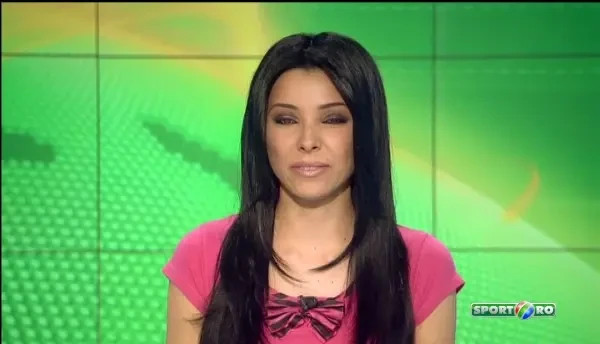 Record de viteza la mersul INAPOI! :) Pilotul e o cunostinta mai veche a romanilor, a facut SHOW si la noi!