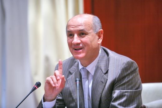 Copos a mai dat o lovitura, a negociat toata noapte cu el! Mai aducem un mijlocas si GATA! Avem 2 jucatori pe fiecare post De ce a fost depasit bugetul de transferuri: