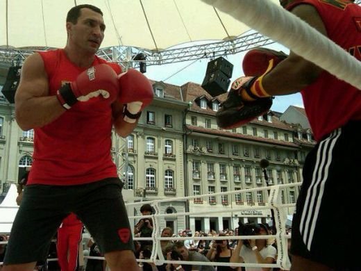 Foto: Cei de la Red Hot Chili Peppers au dat nas in nas cu Klitschko! Ce mesaj i-au transmis campionului:_2