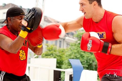 Foto: Cei de la Red Hot Chili Peppers au dat nas in nas cu Klitschko! Ce mesaj i-au transmis campionului:_3