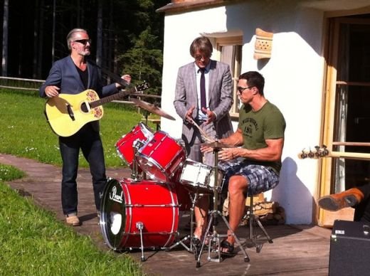 Foto: Cei de la Red Hot Chili Peppers au dat nas in nas cu Klitschko! Ce mesaj i-au transmis campionului:_7