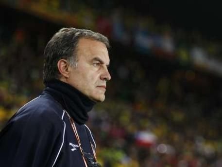 NEBUNIE TOTALA dupa DEZASTRUL de pe National Arena! Nebunul Bielsa a sarit la BATAIE in cantonament si a DEMISIONAT de la Bilbao! Cum l-au convins sefii sa ramana