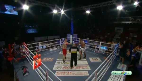 A tunat si l-a FULGERAT pe bulgar! Benny Adegbuyi a castigat piramida Local Kombat cu un KO DEVASTATOR! VIDEO