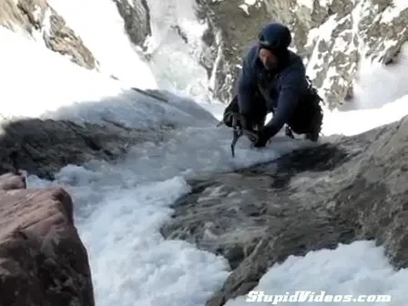 Isi putea trai ULTIMELE clipe la mii de metri altitudine! Cum a fost salvat un alpinist de o moarte CUMPLITA