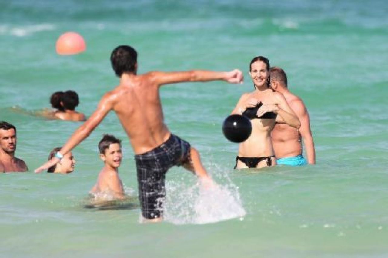 FOTO senzatie! Rocha se chinuie sa scape de burta, el arata ca scos din cutie desi s-a lasat de 3 ani! Il recunosti?_10
