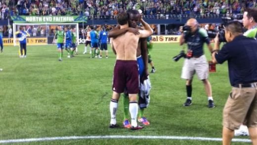GESTUL care te va face sa PLANGI DE EMOTIE! Faza INCREDIBILA in fotbal! Mii de oameni au plans alaturi de el pe stadion. VIDEO