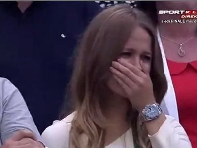 VIDEO! Momente UNICE la Wimbledon! Mii de oameni au plans odata cu scotianul Andy Murray! Mi-e foarte greu sa ma uit spre voi! Vezi imagini emotionante!