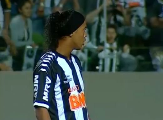 VIDEO! Ronaldinho e din nou ZEU in Brazilia! Transferul de la Flamengo i-a salvat cariera! Faza la care o fosta legenda de la Milan a fost UMILITA: