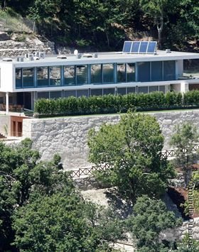 FOTO Cristiano Ronaldo s-a IZOLAT in Portugalia! Si-a facut casa de 4 mil. euro la care ajunge DOAR cu elicopterul!_7