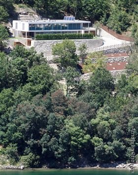 FOTO Cristiano Ronaldo s-a IZOLAT in Portugalia! Si-a facut casa de 4 mil. euro la care ajunge DOAR cu elicopterul!_11