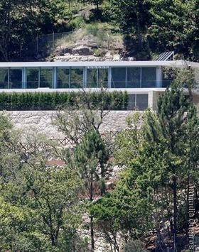 FOTO Cristiano Ronaldo s-a IZOLAT in Portugalia! Si-a facut casa de 4 mil. euro la care ajunge DOAR cu elicopterul!_13