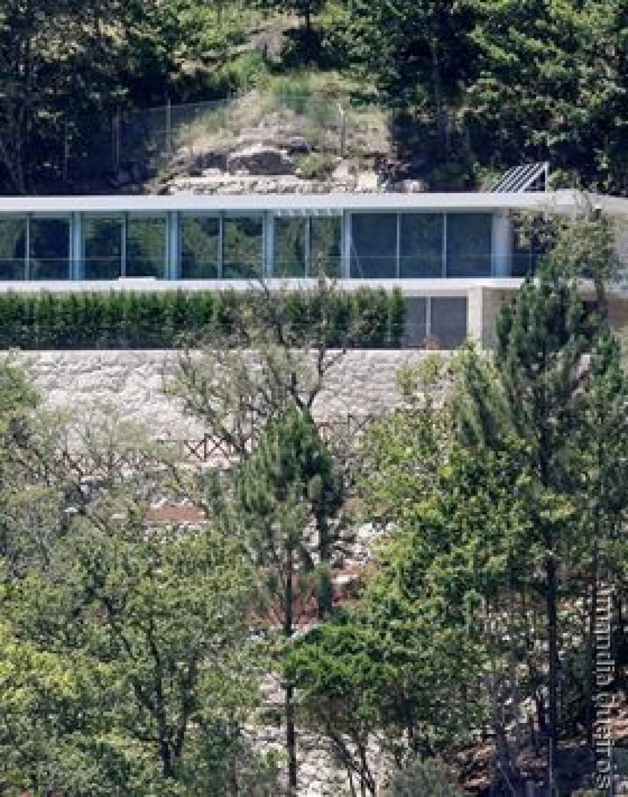 FOTO Cristiano Ronaldo s-a IZOLAT in Portugalia! Si-a facut casa de 4 mil. euro la care ajunge DOAR cu elicopterul!_13