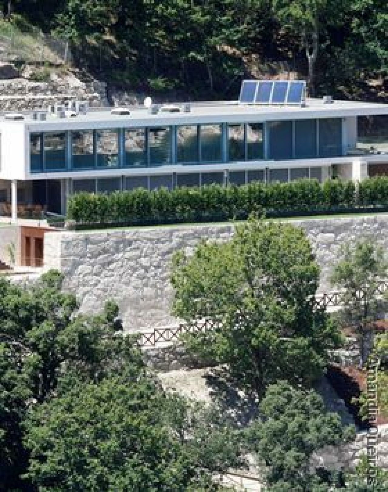 FOTO Cristiano Ronaldo s-a IZOLAT in Portugalia! Si-a facut casa de 4 mil. euro la care ajunge DOAR cu elicopterul!_15