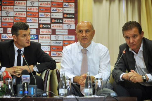 Ieftin si eficient! :) Copos nu-l suna pe Sabau, ii da EMAIL! Dani Coman, LIBER sa plece din Giulesti! In ce conditii: