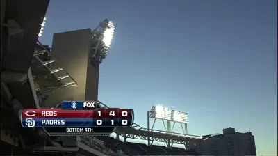 "Ba, va pup, sunt aici pe stadion si ma plictiiiiiii...." Si apoi BANG! Omul statea si el linsitit pe Facebook la meci cand a PICAT LAT din senin!