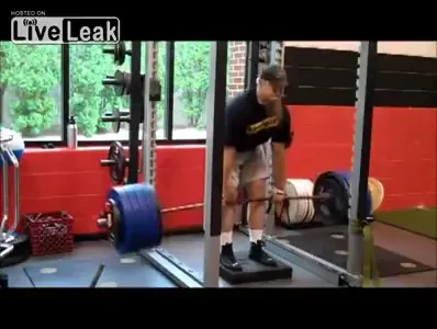 VIDEO Imagini SOC!!! Ce a patit acest om dupa ce a incercat sa ridice 250 KG la sala! GAFA de incepator!