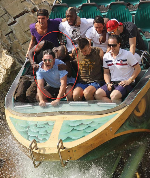 FOTO SENZATIONAL! Balotelli era sa faca pe el de frica! Momentul care l-a INGROZIT intr-un parc de distractii