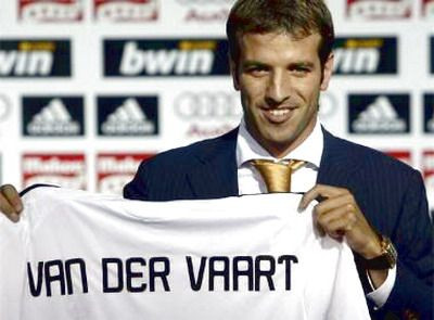 Omul de care are nevoie Liga 1: are 8.000.000.000 de euro in cont si transfera ca asa vrea el! Ce echipa se va trezi cu Van der Vaart la antrenament: