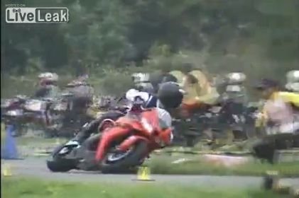 Un motociclist cu un CONTROL incredibil: A condus un Honda CBR600 ca un mare maestru! VIDEO