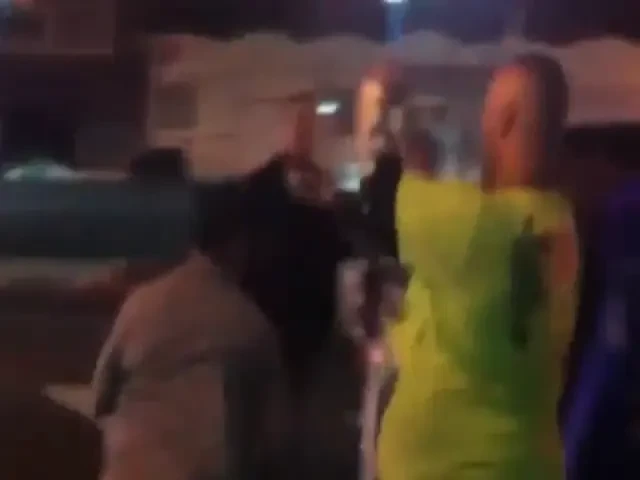 Un GRASAN a fost facut de comanda de un pustan de 65 kg! Cati pumni crezi ca i-au trebuit?! VIDEO