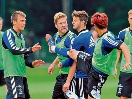 BATAIE ca-n filme la antrenamentul lui Hamburg: Un jucator a fost facut KO! Motivul INCREDIBIL pentru care s-au batut: FOTO_4