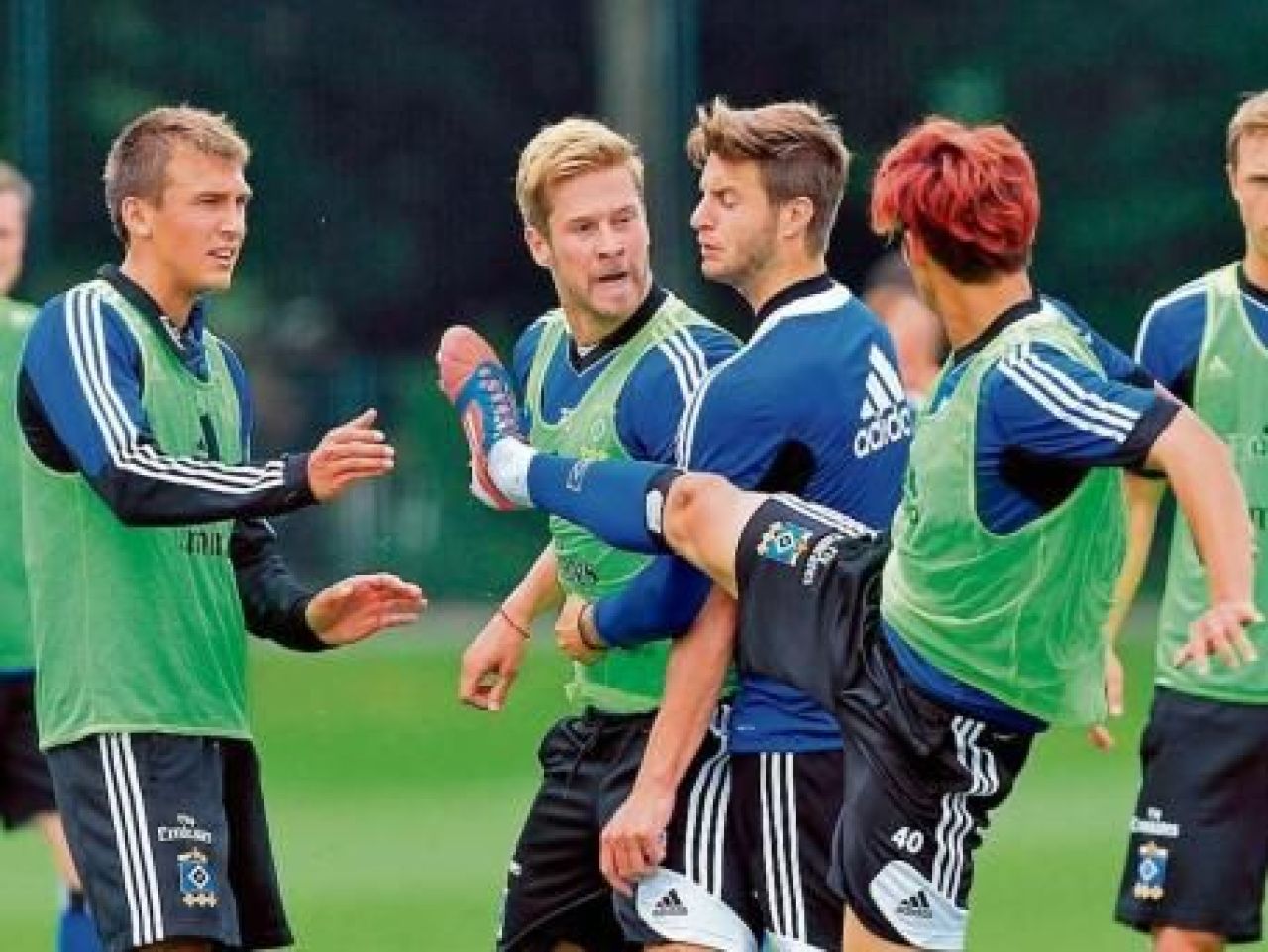 BATAIE ca-n filme la antrenamentul lui Hamburg: Un jucator a fost facut KO! Motivul INCREDIBIL pentru care s-au batut: FOTO_4