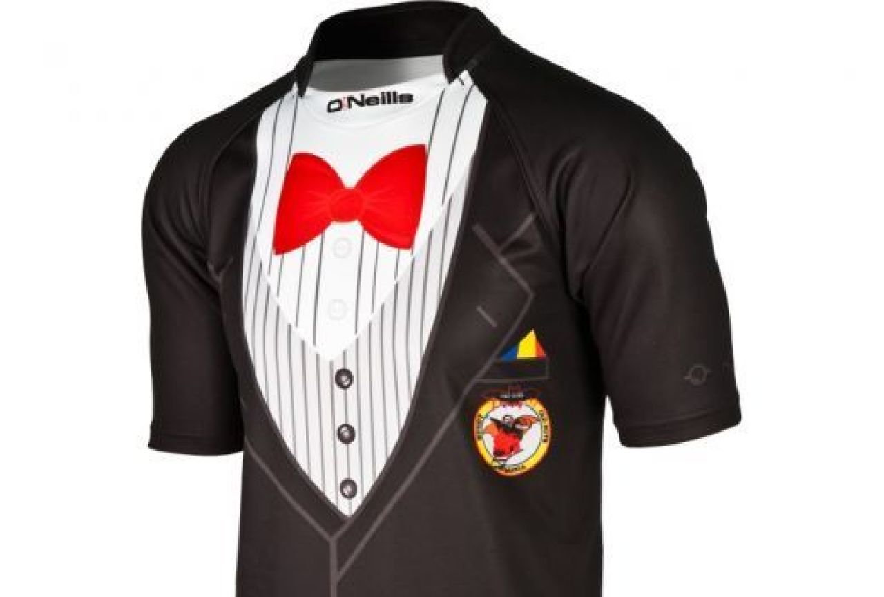 O echipa din Romania are cel mai tare tricou din lume! Anonimii care ii umilesc pe bogatii de la Steaua, Dinamo si Rapid! Foto SENZATIONAL!_1